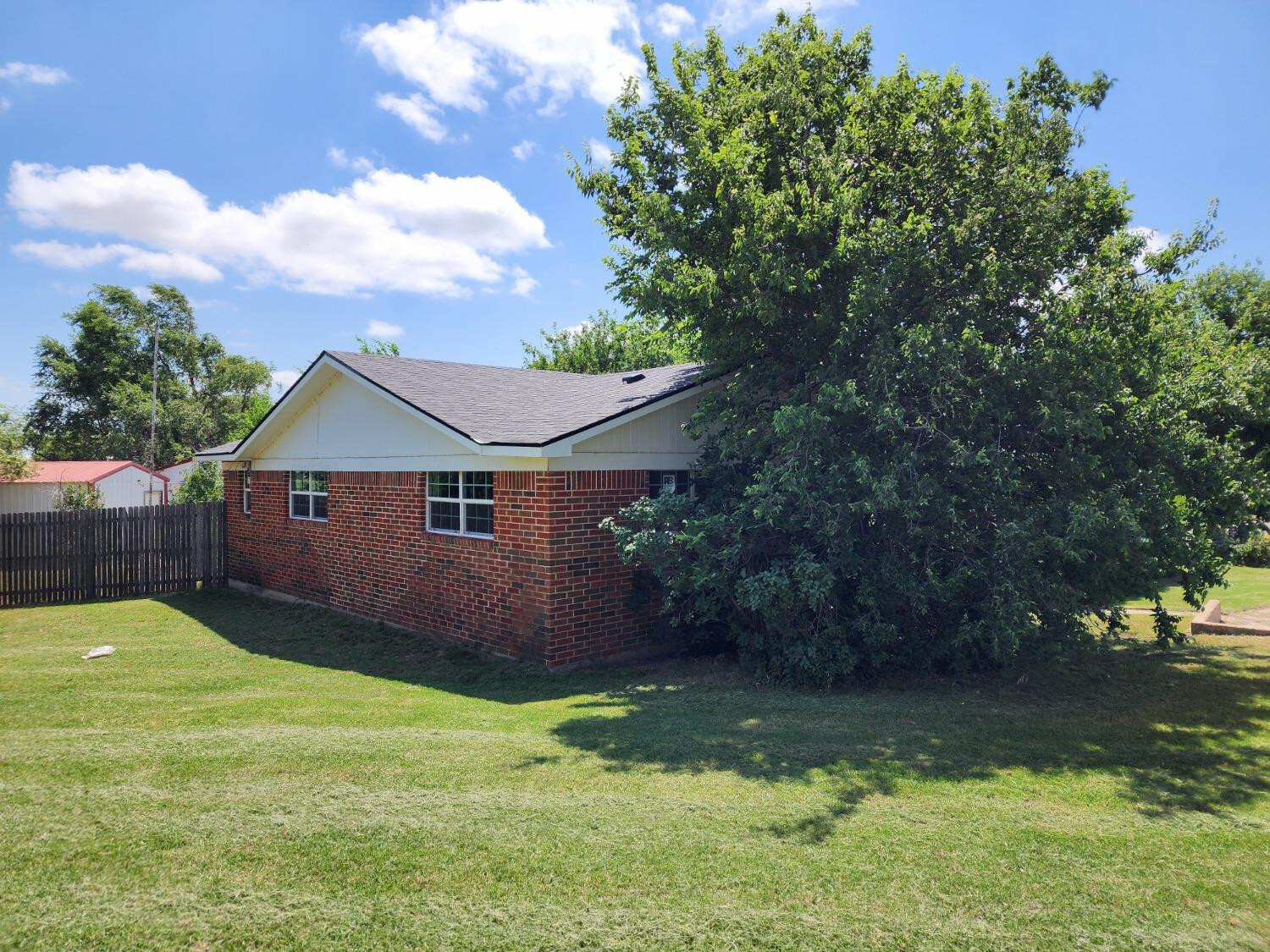 Property Photo: 602 N Cypress TX 79057