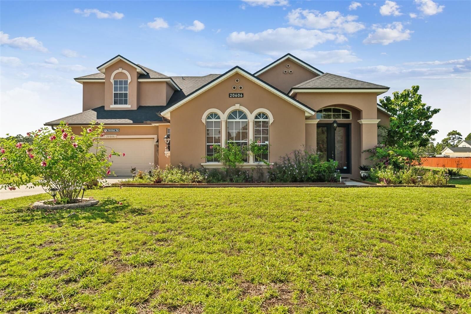 Property Photo: 20606 Quinn Street FL 32833