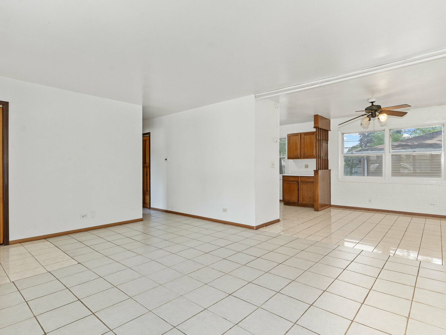 Property Photo:  541 Lakelawn Boulevard  IL 60506 