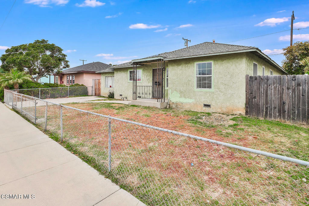 Property Photo:  465 E Juniper Street  CA 93033 