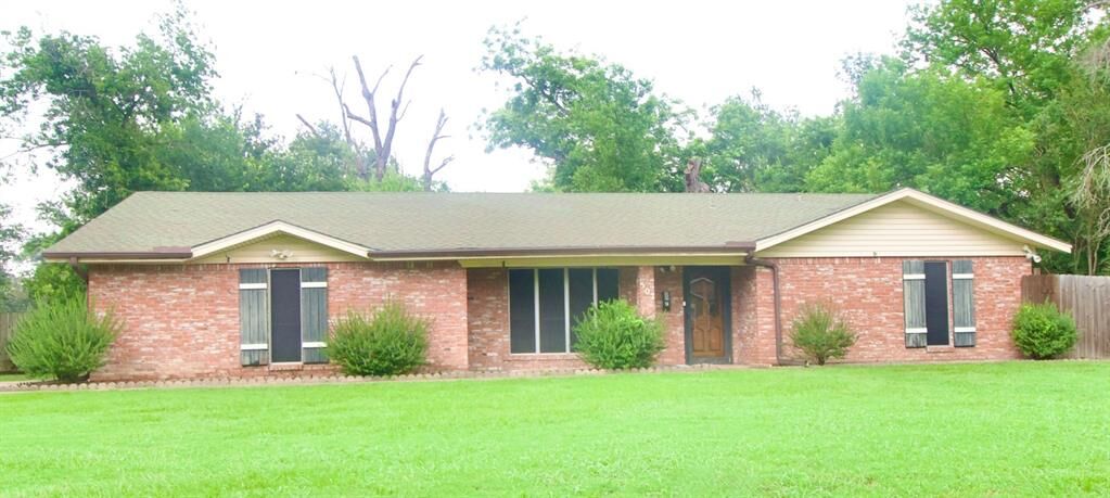 Property Photo: 507 E Navasota Street TX 76642