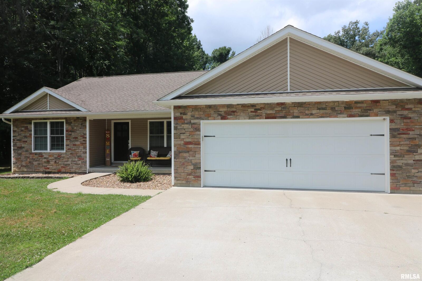 Property Photo: 812 Whitecotton Drive IL 62918