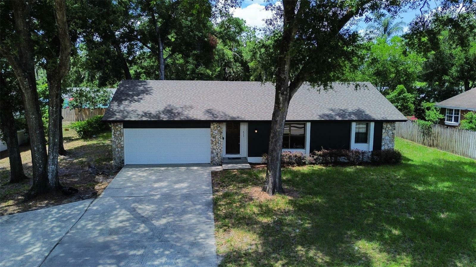 Property Photo:  623 E Plymouth Avenue  FL 32724 