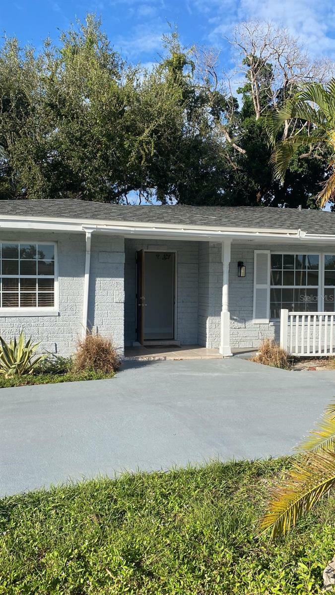 Property Photo:  4747 McGregor Boulevard  FL 33901 