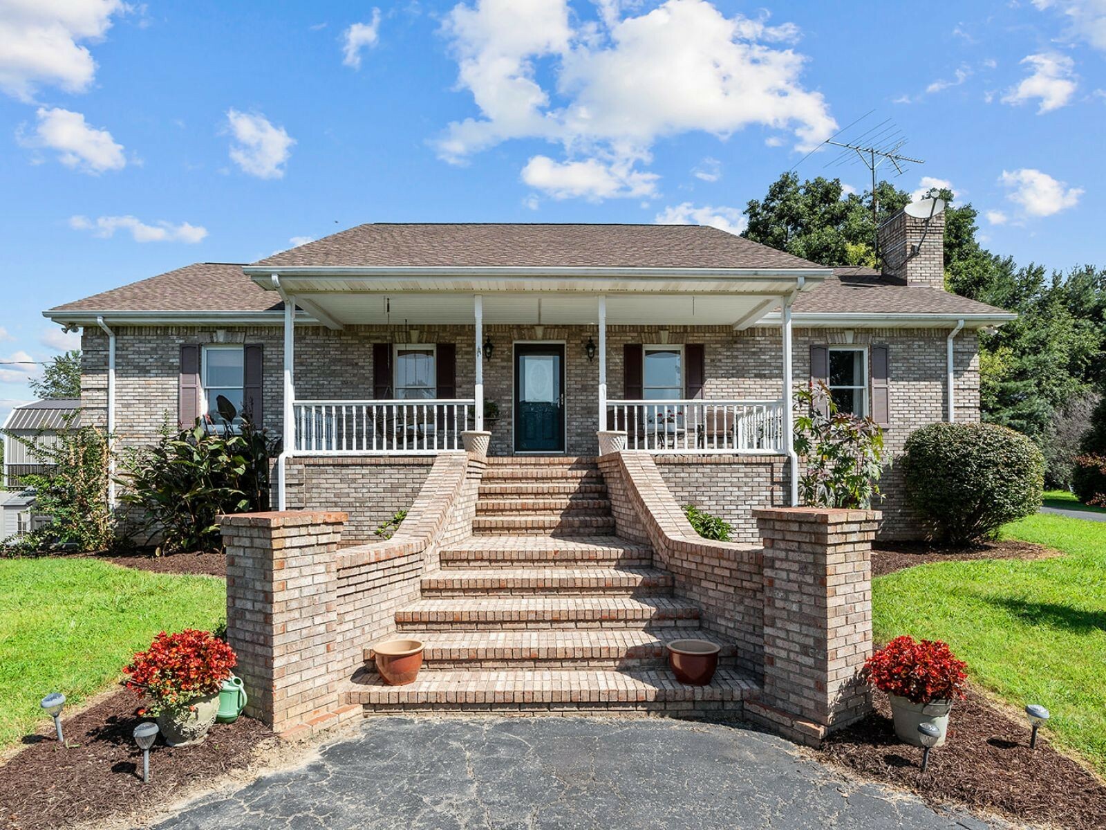 Property Photo: 112 Shady Oak Dr TN 37055
