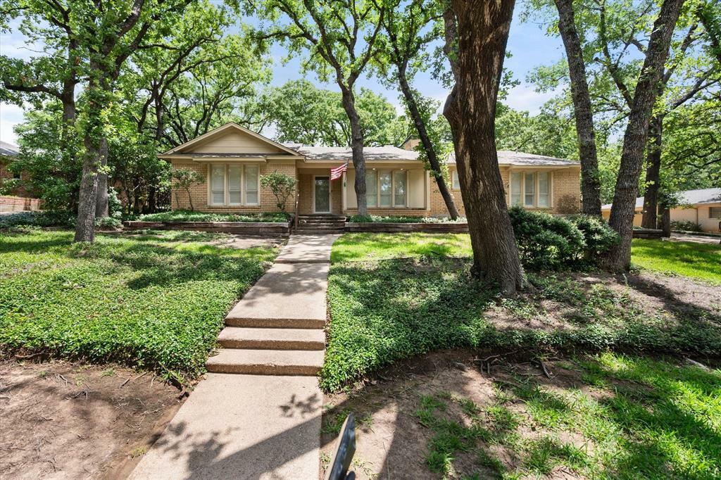 Property Photo:  1809 Woodridge Drive  TX 76013 