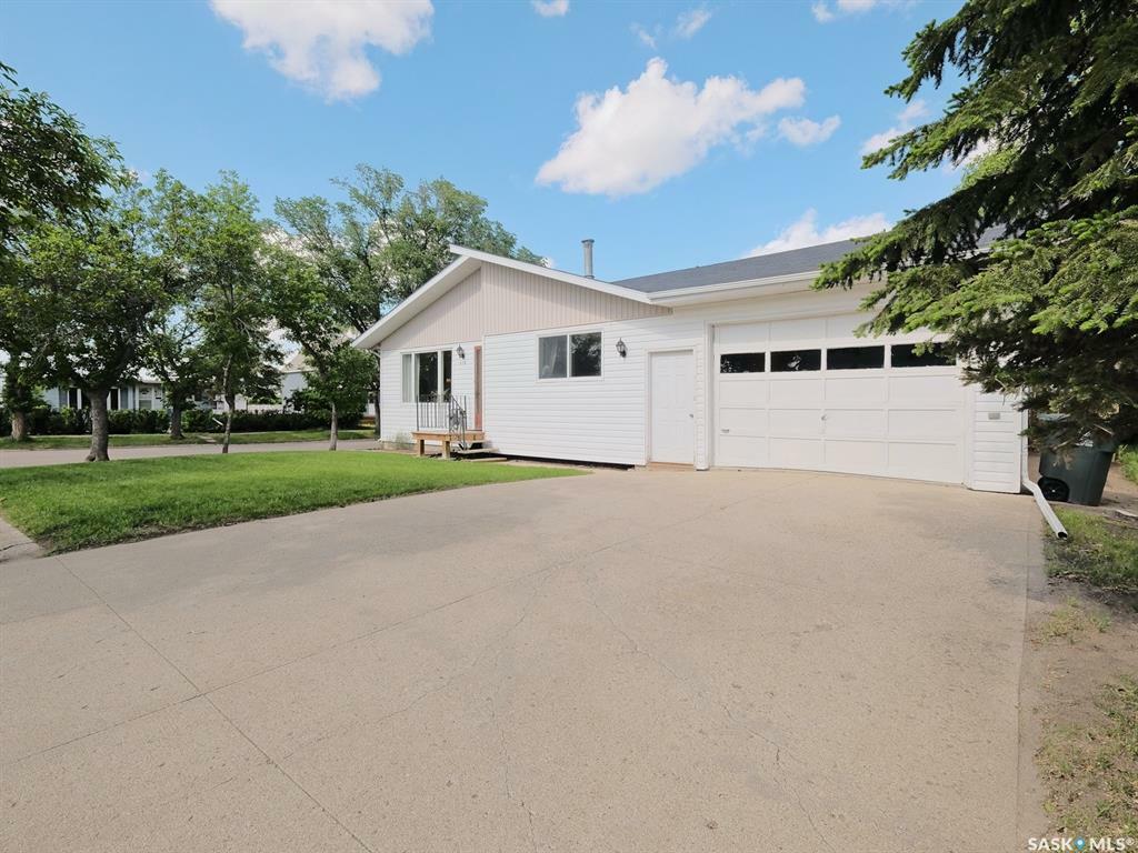 Property Photo:  518 1st Street W  SK S0L 2V0 