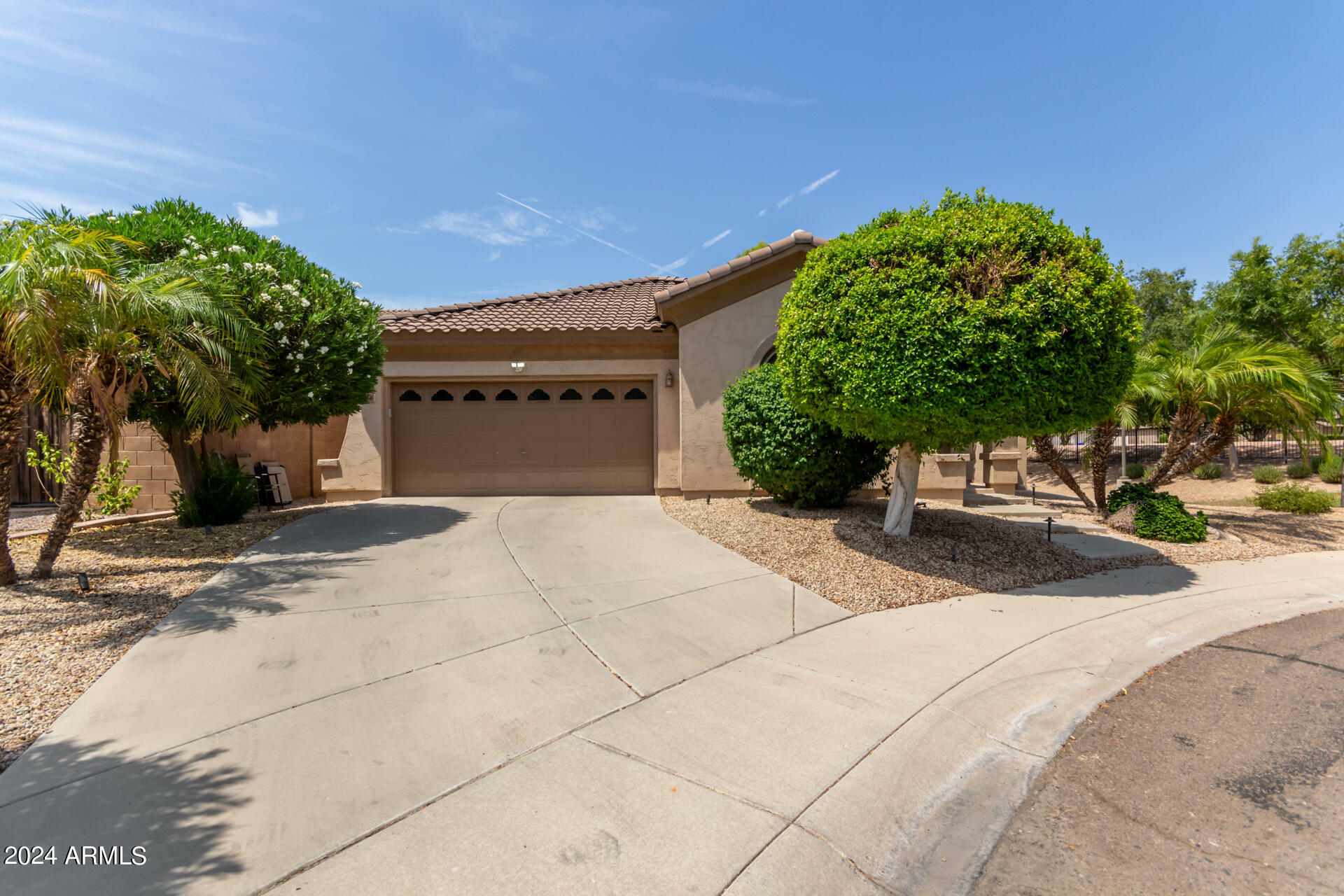 Property Photo:  2074 E Hulet Place  AZ 85225 