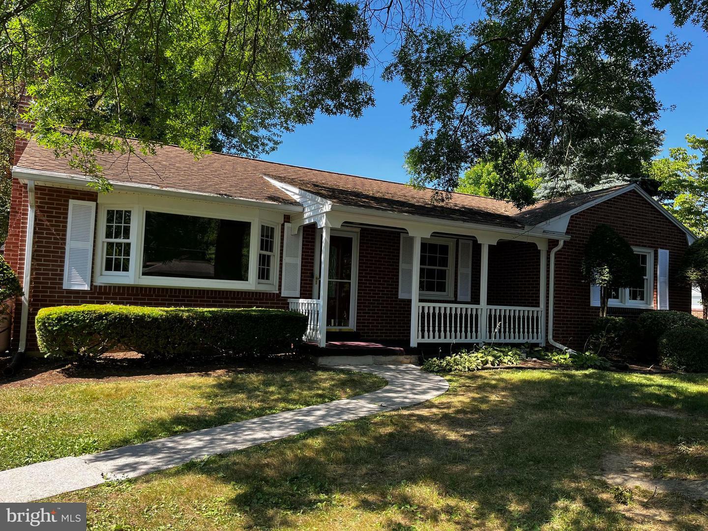 Property Photo:  413 Davis Lane  PA 17042 
