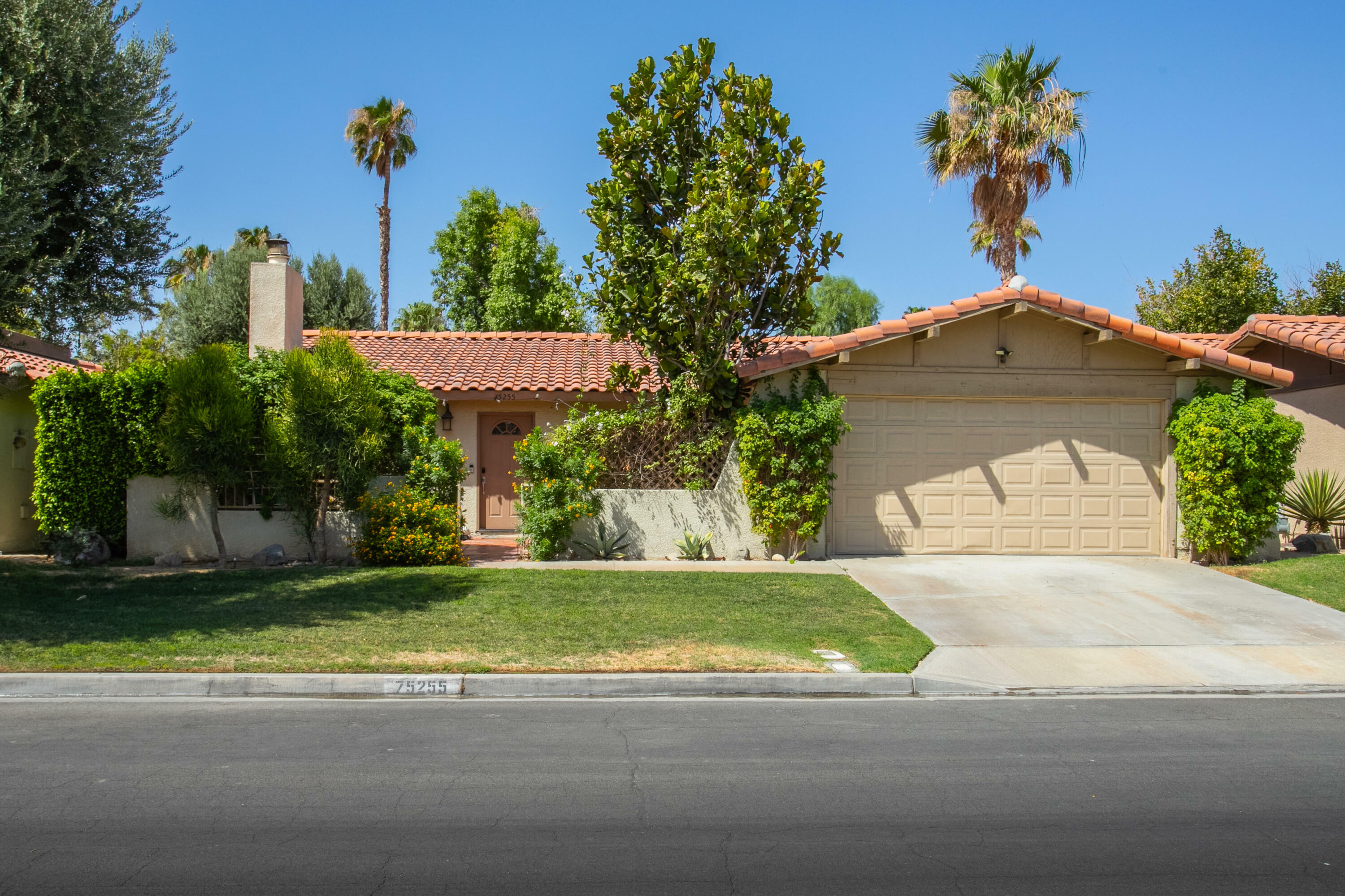 Property Photo:  75255 Vista Corona  CA 92211 