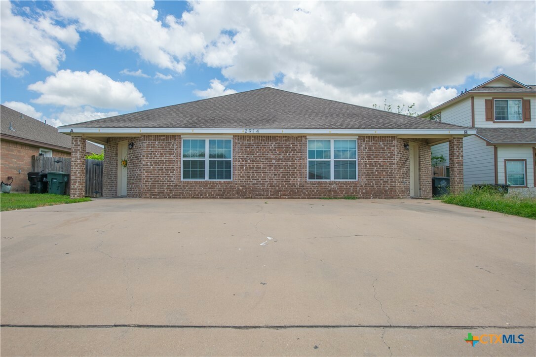 Property Photo:  2914 Saulsbury Drive  TX 76504 