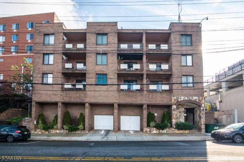 Property Photo:  1906 Paterson Plk Rd 2E  NJ 07047 