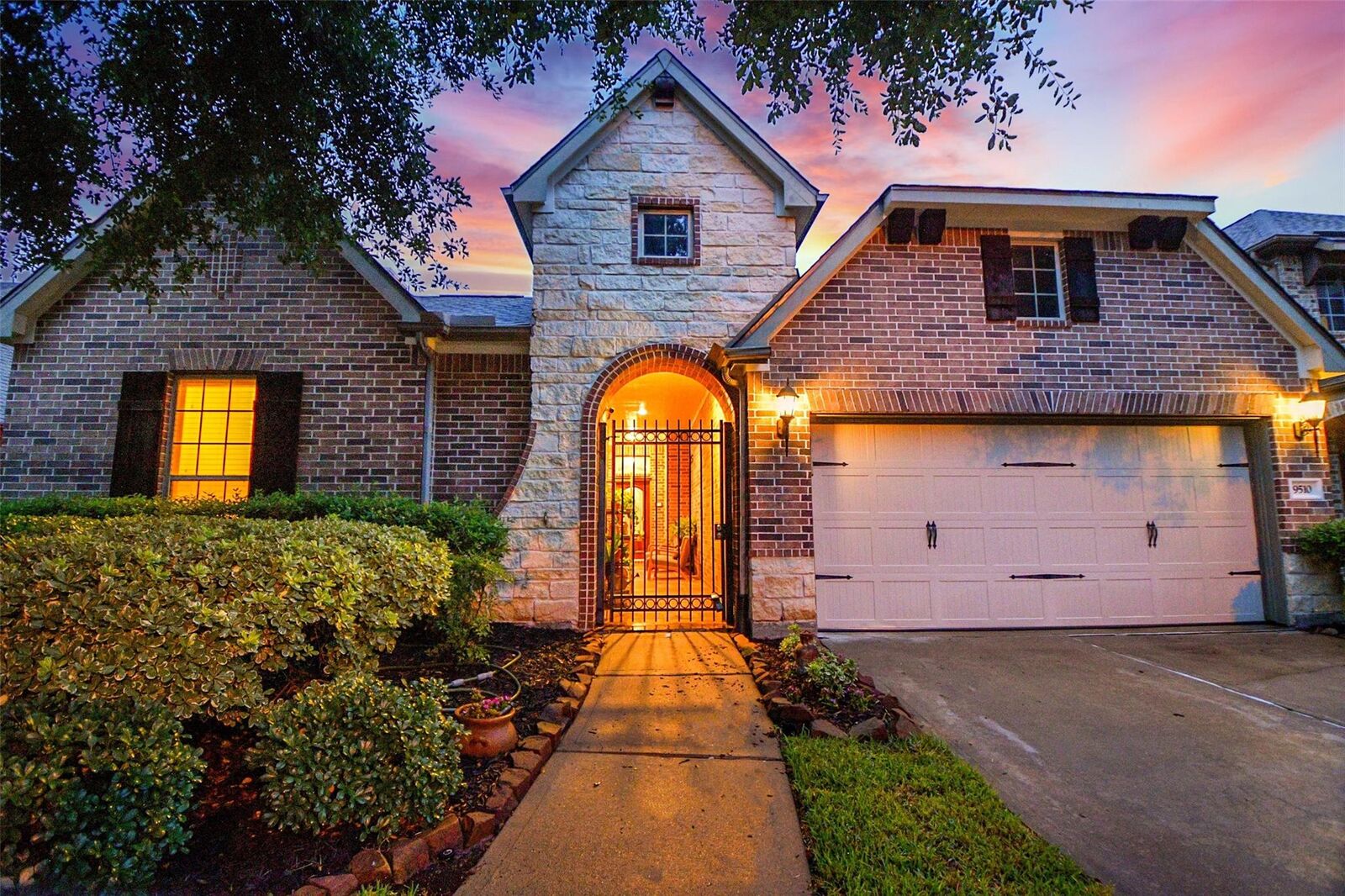 Property Photo: 9510 Amethyst Arbor Lane TX 77494