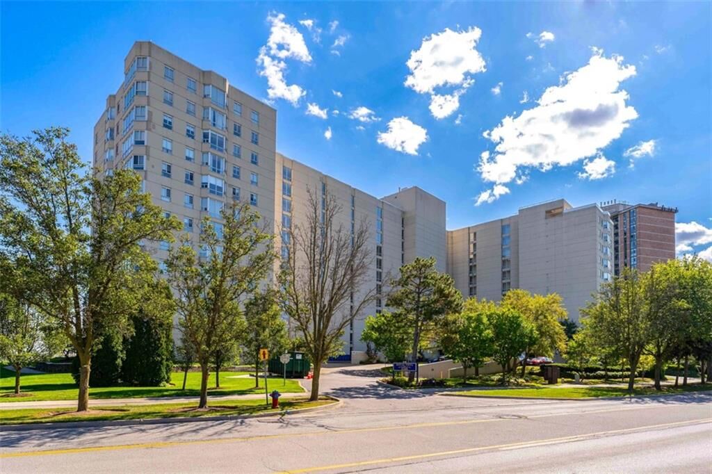 Photo de la propriété:  5280 Lakeshore Road 102  ON L7L 5R1 