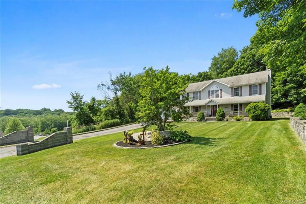 Property Photo:  18 Meadow Crest Drive  NY 10541 