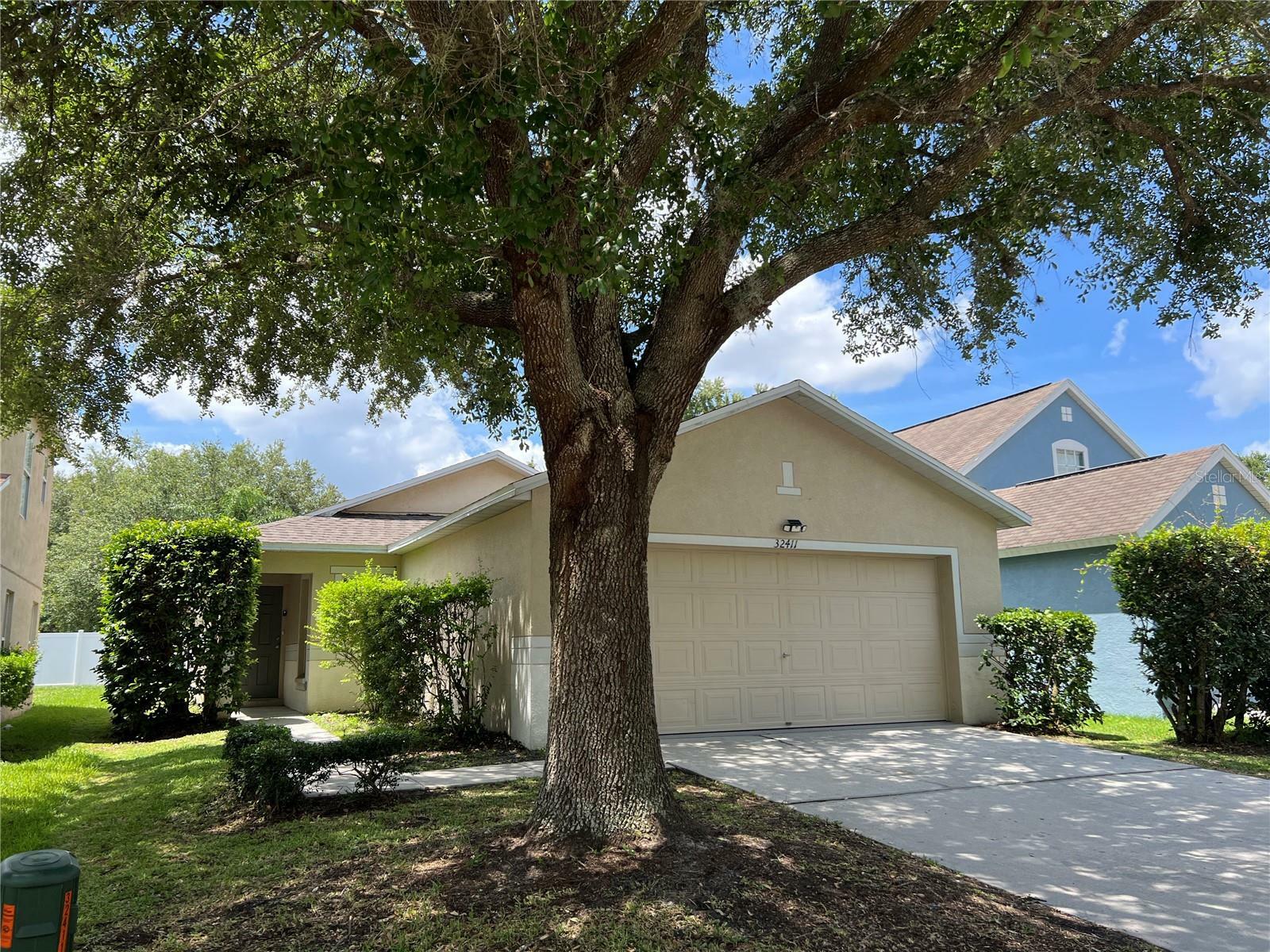 Property Photo:  32411 Fish Hook Loop  FL 33545 