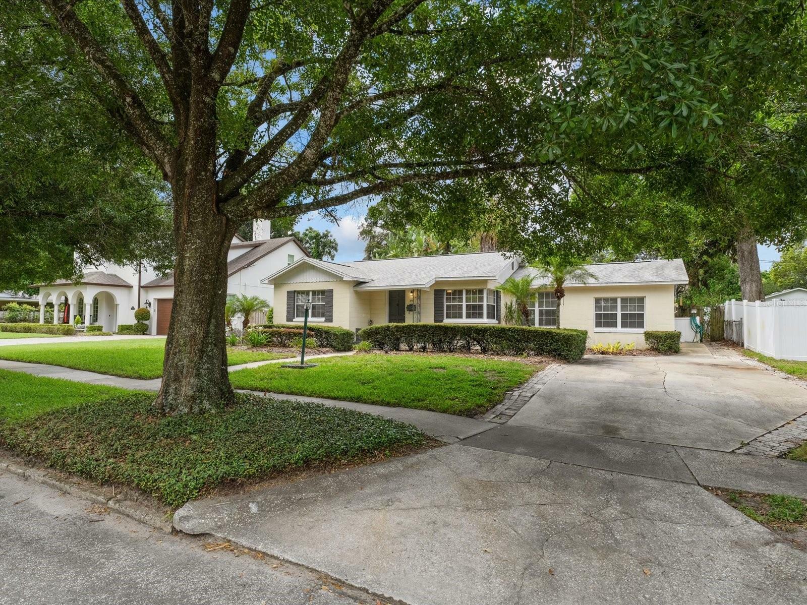 Property Photo:  2712 Parkland Drive  FL 32789 