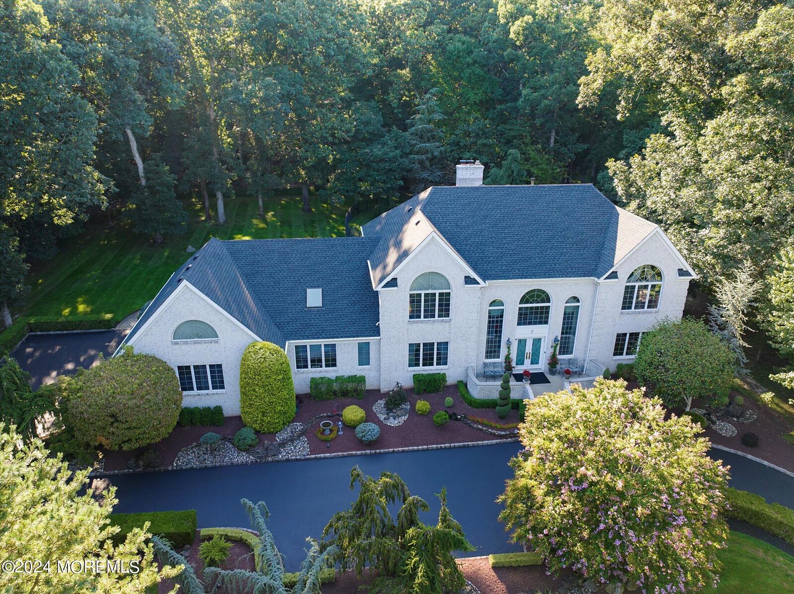 Property Photo:  7 Wetherill Drive  NJ 08510 
