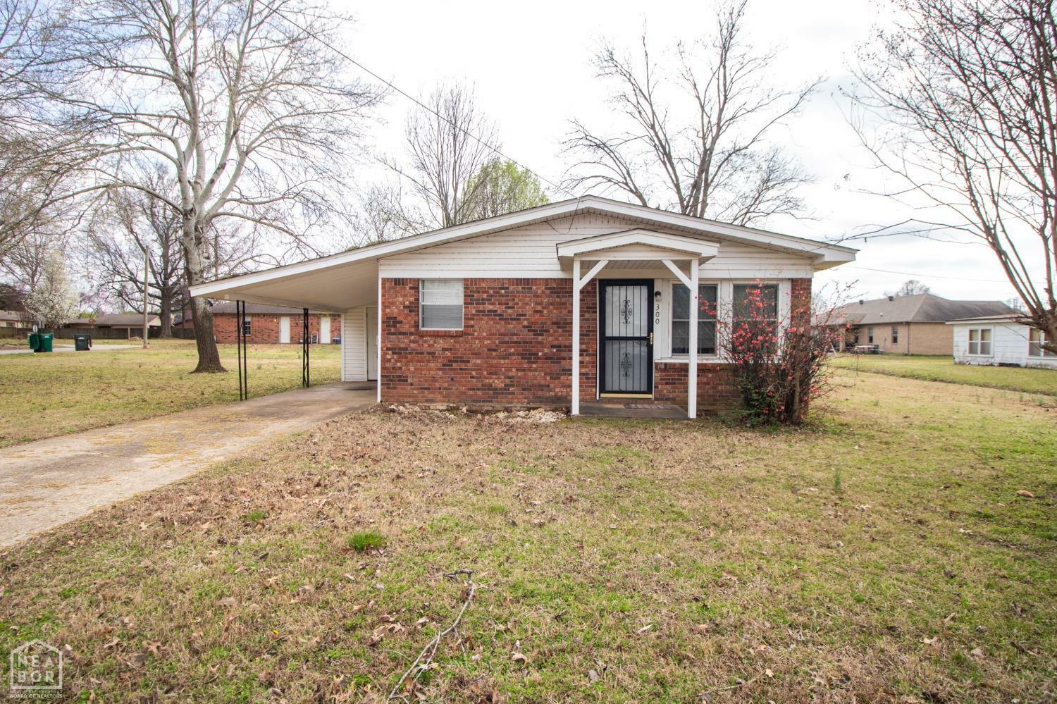 Property Photo:  300 Court Street  AR 72437 