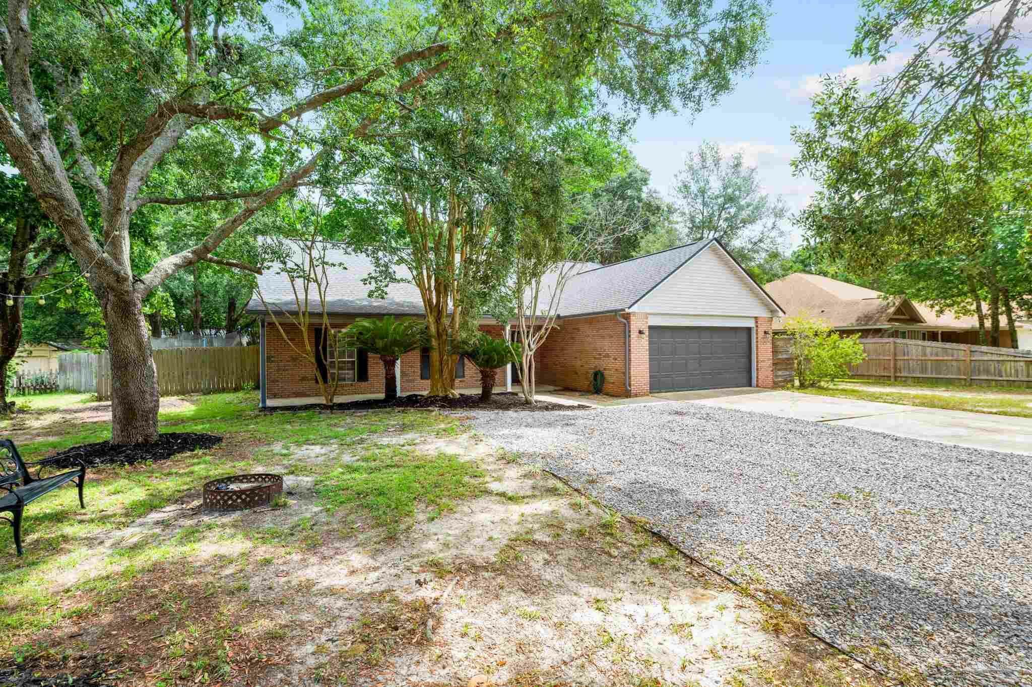 Property Photo:  7040 Lago Mirada Dr  FL 32566 