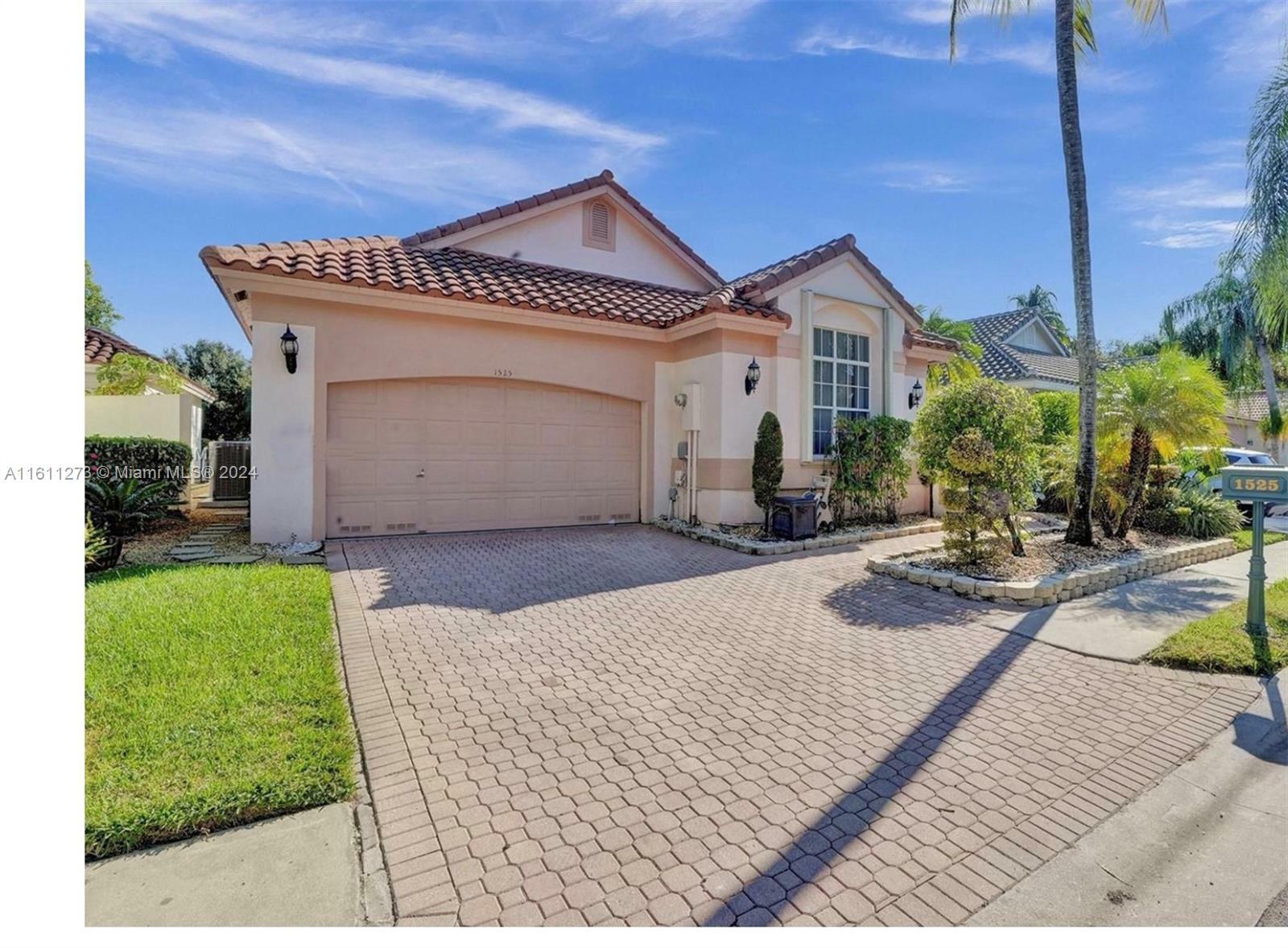 Property Photo:  1525 W Lacosta Dr W  FL 33027 