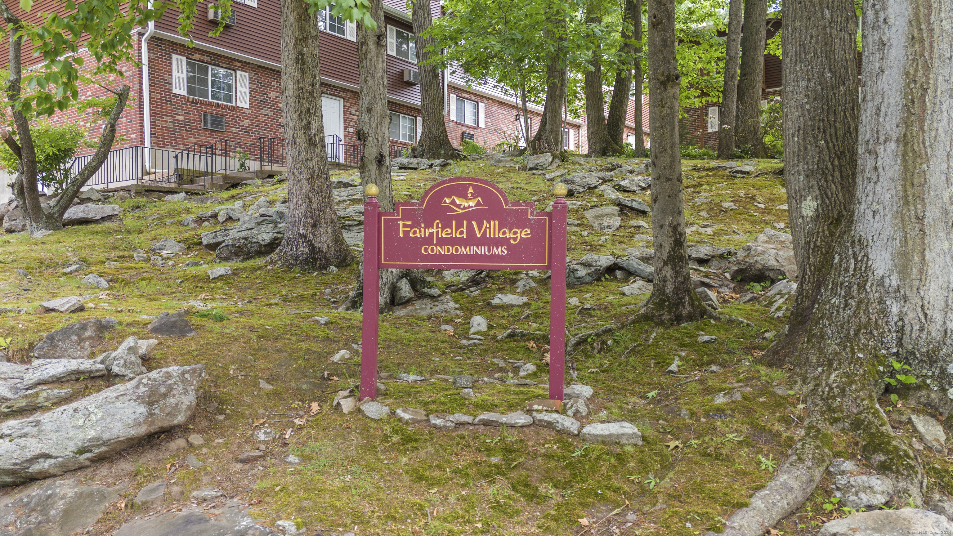 Property Photo:  225 Edgemoor Road Apt A  CT 06606 