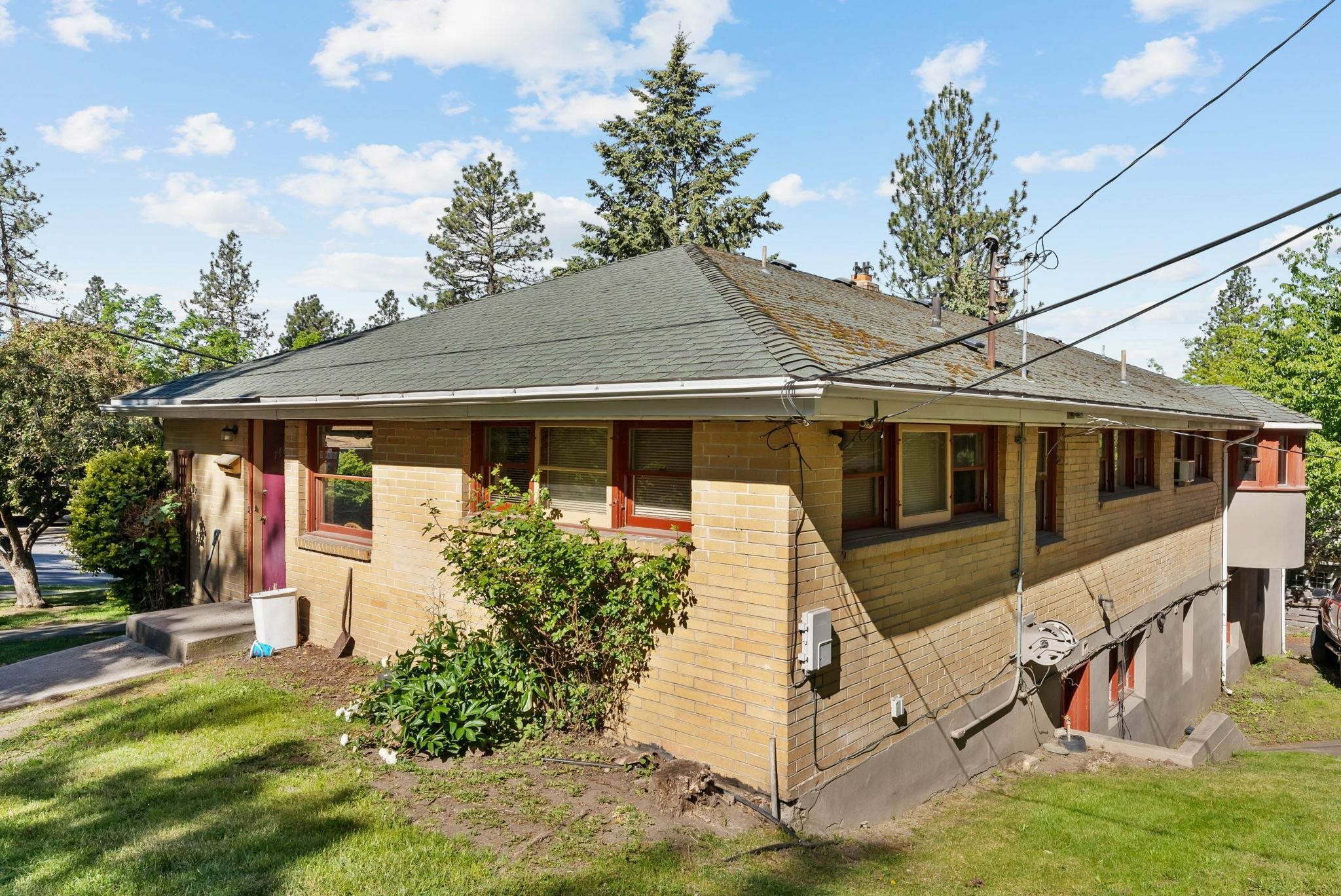 Property Photo:  750 W Cliff Dr  WA 99204 