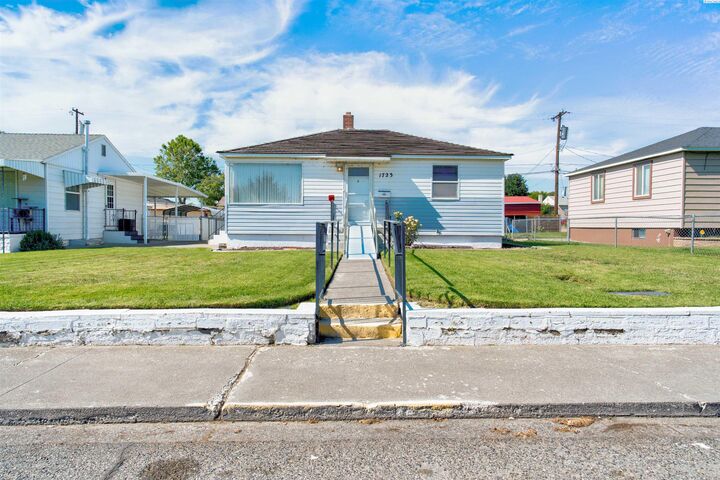 1723 W Bonneville  Pasco WA 99301 photo