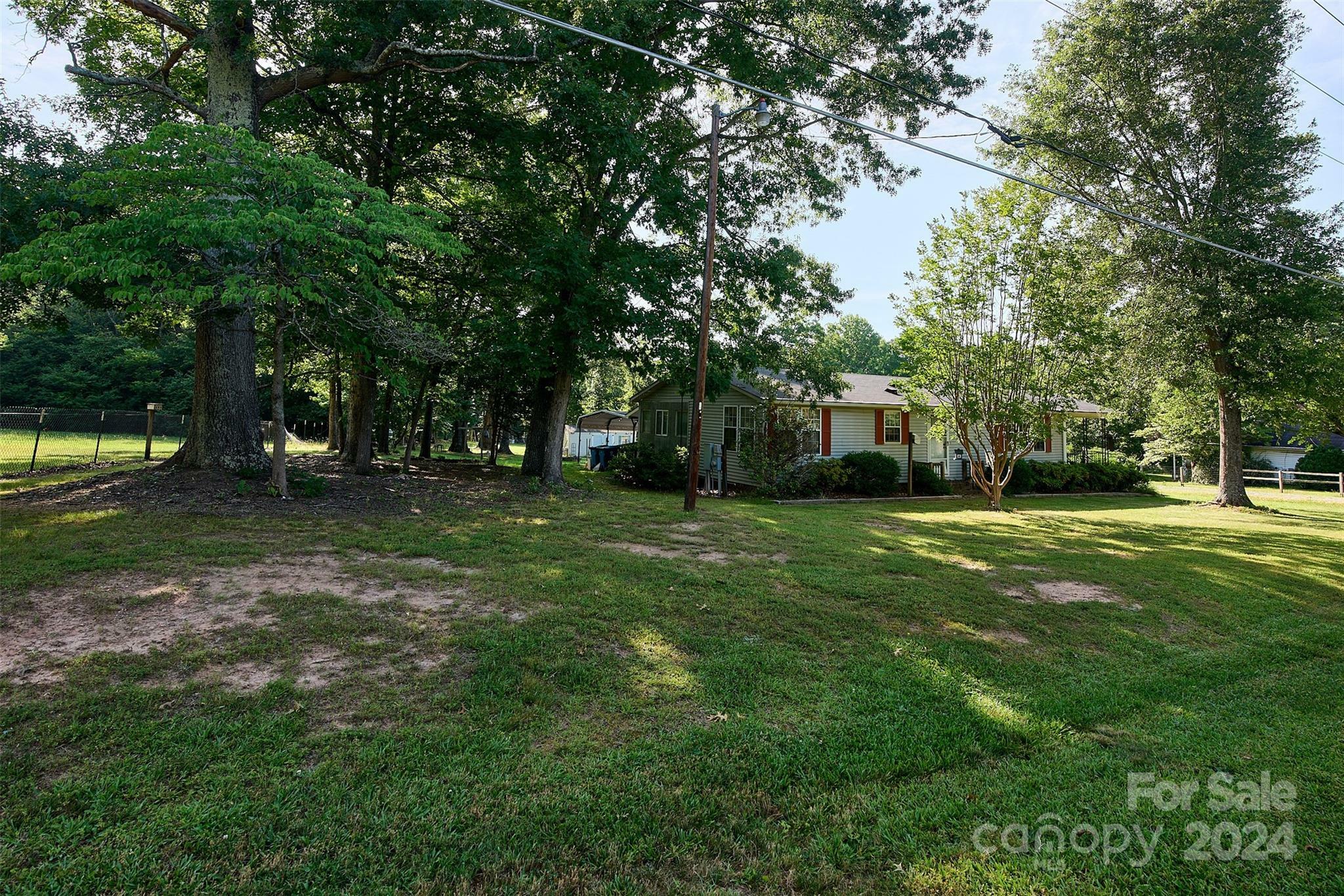 Property Photo:  1070 27th Street NE  NC 28613 