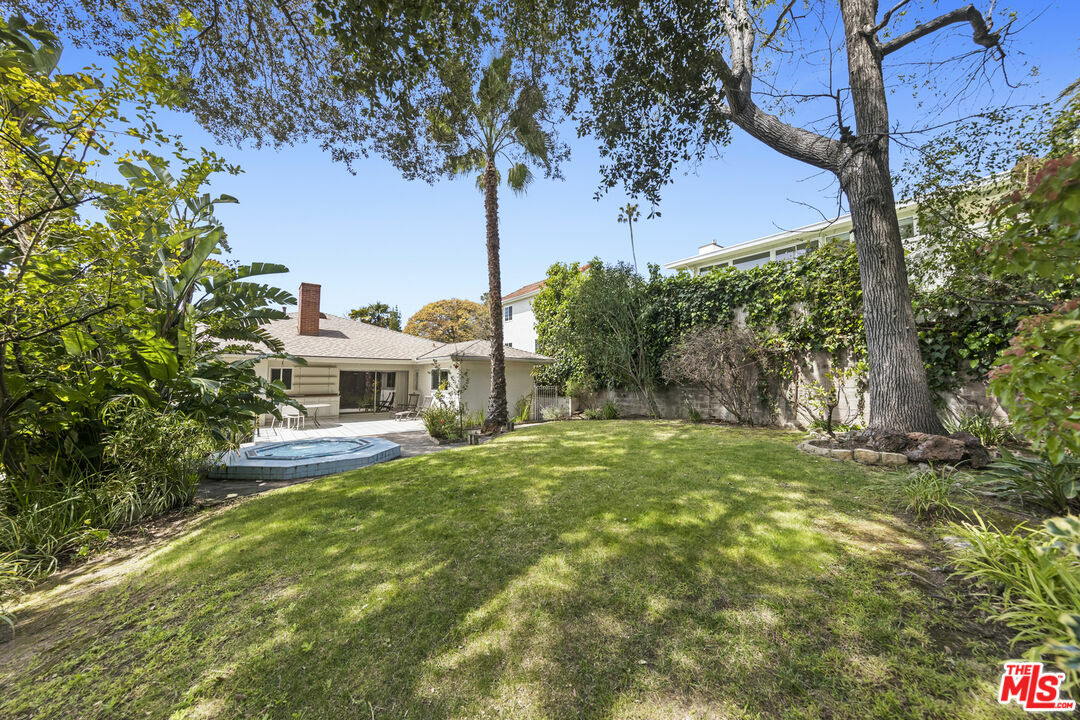 Property Photo:  2338  Nella Vista Ave  CA 90027 