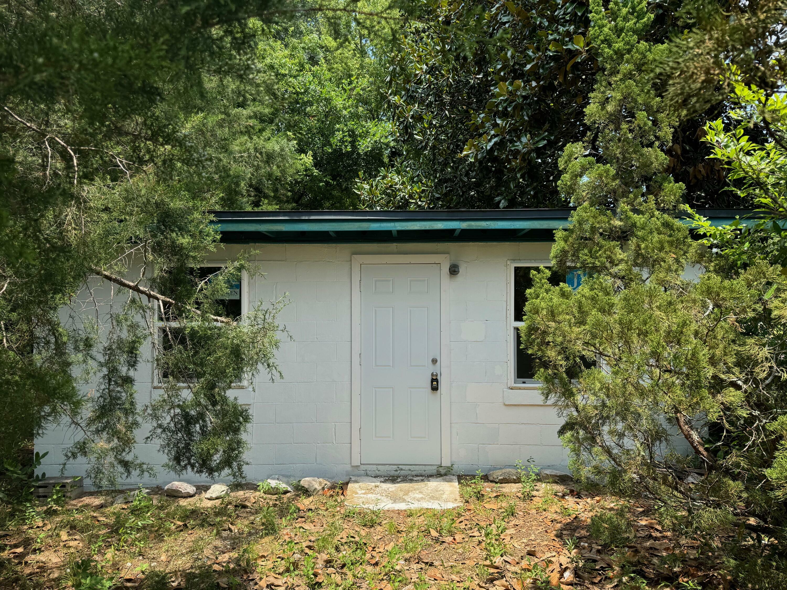 Property Photo:  596 Brock Avenue  FL 32539 