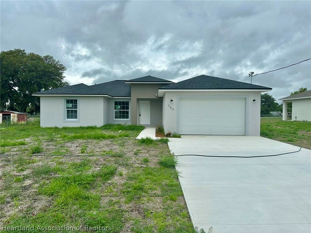 Property Photo:  307 N Fondulac Road  FL 33825 