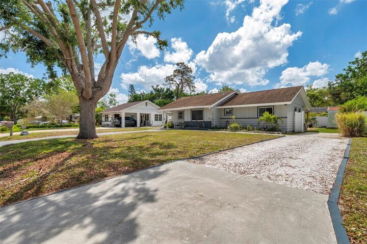 Property Photo: 2646 Cheryle Lane FL 34237