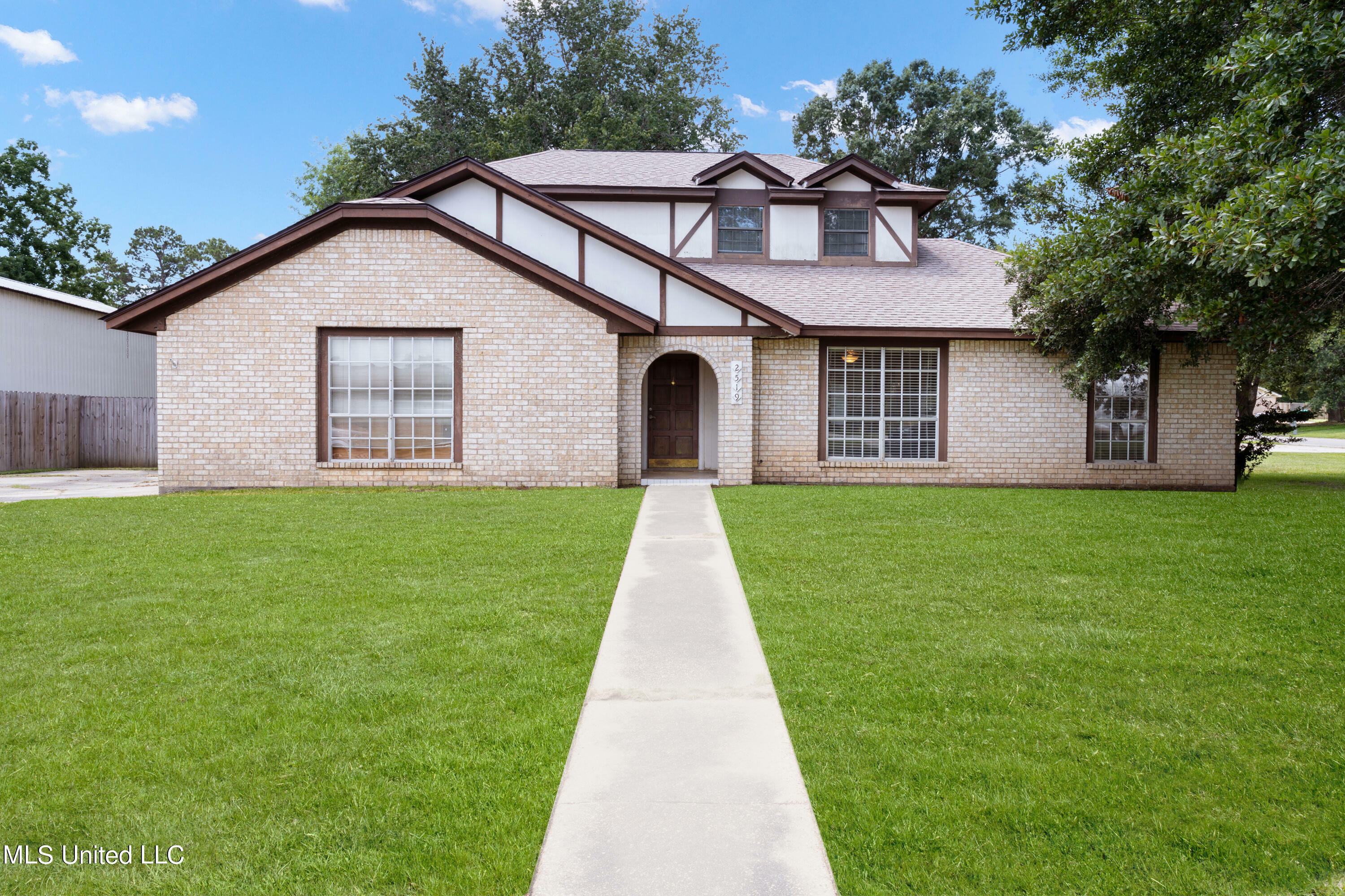 Property Photo:  2519 Northridge Drive  MS 39553 