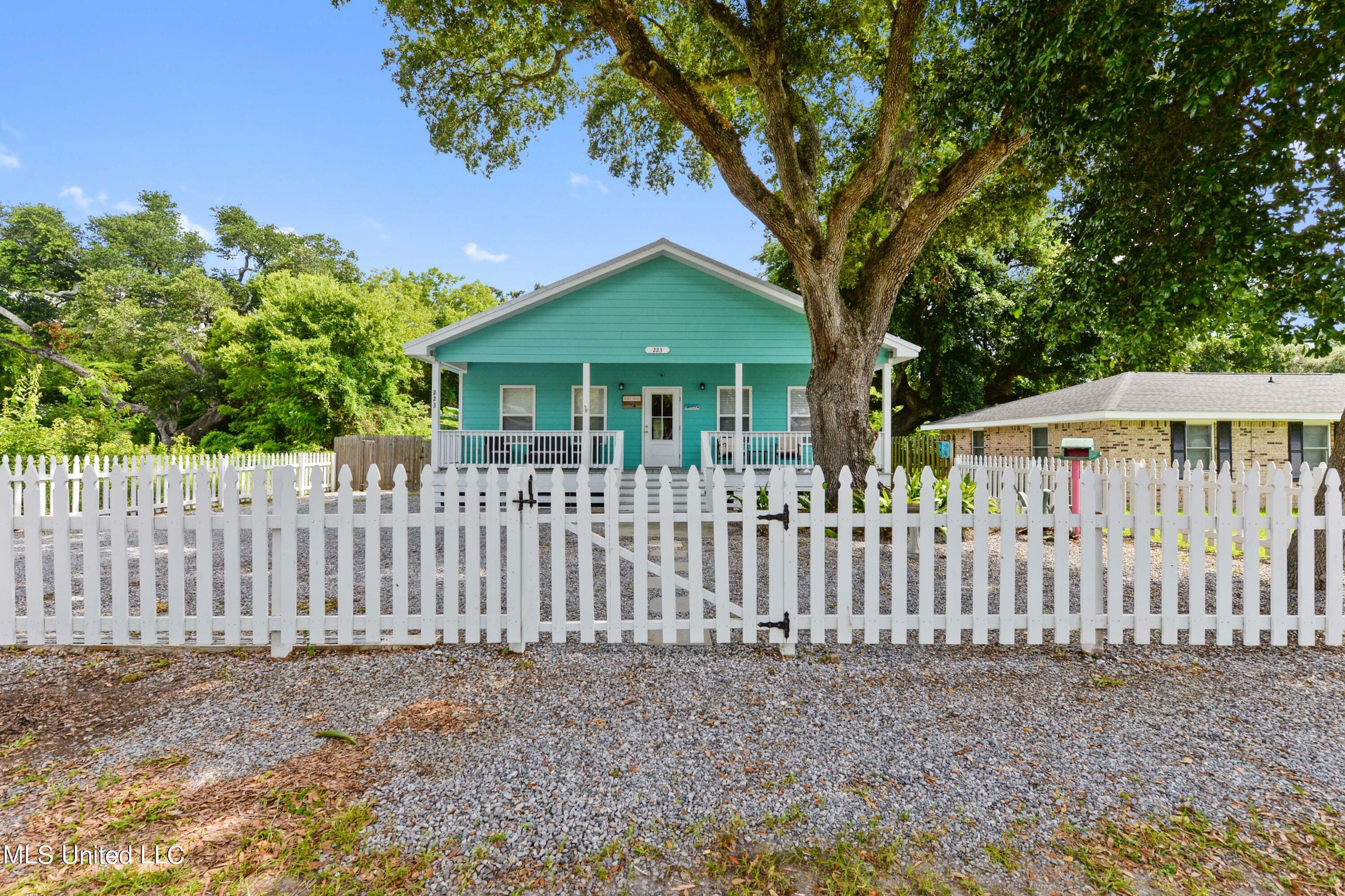 Property Photo:  223 Sycamore Street  MS 39520 