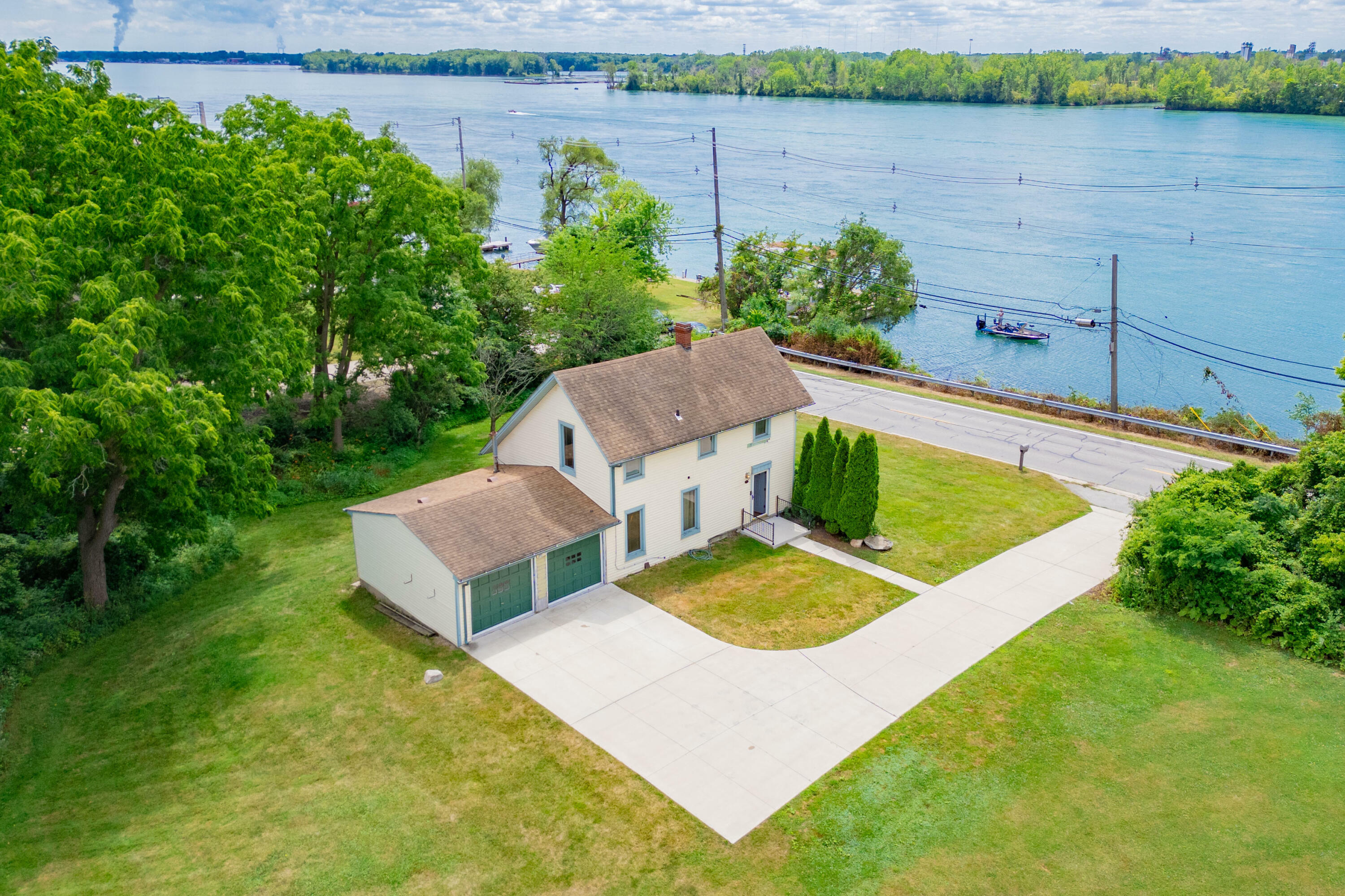 25653 W River Road  Grosse Ile MI 48138 photo