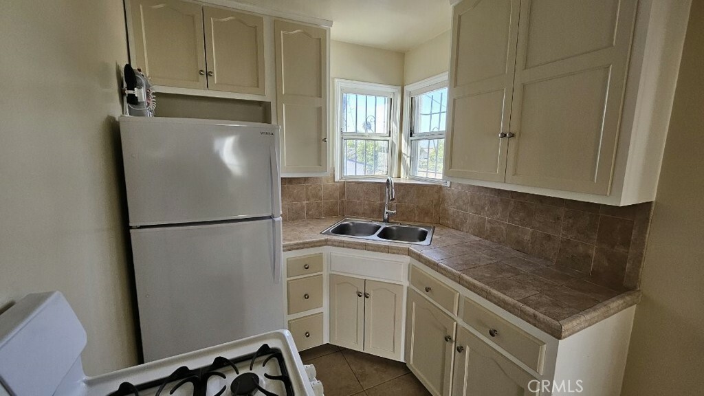 Property Photo:  240 E 84th Street  CA 90003 