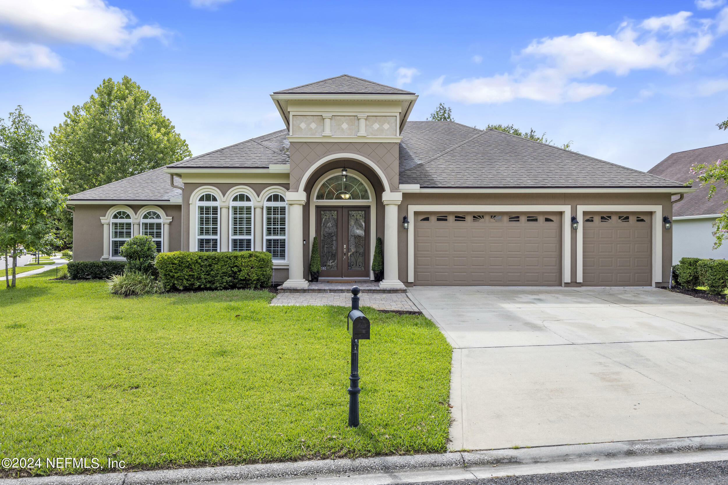 Property Photo:  200 Ravensbury Way  FL 32259 