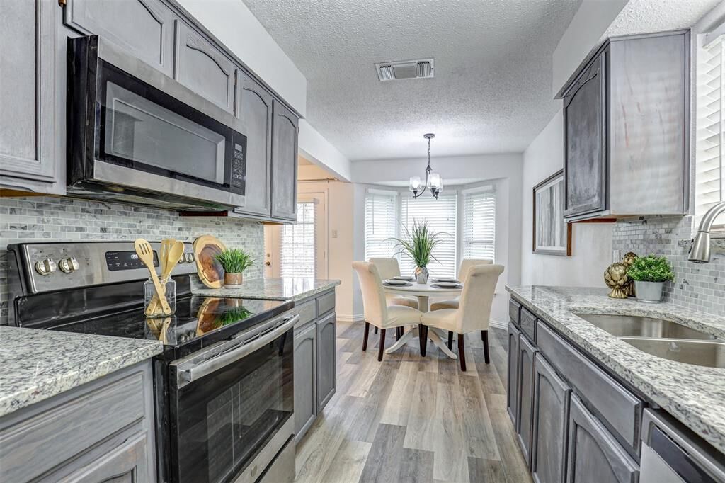 Property Photo: 6005 Oak Hill Road TX 76148