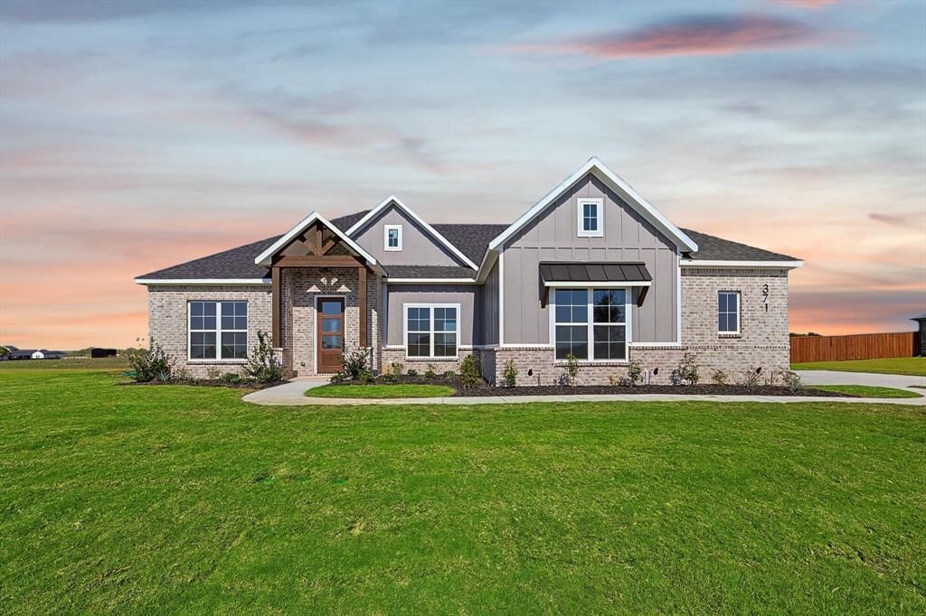 Property Photo:  371 Cari Lynn Lane  TX 76084 