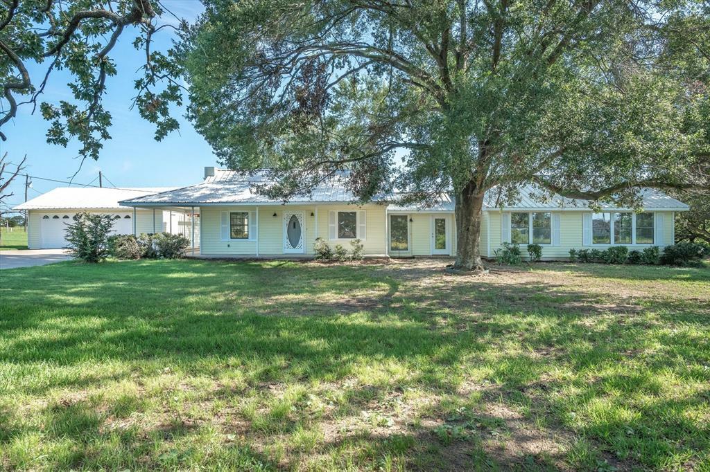 Property Photo:  723 Vz County Road 2812  TX 75147 