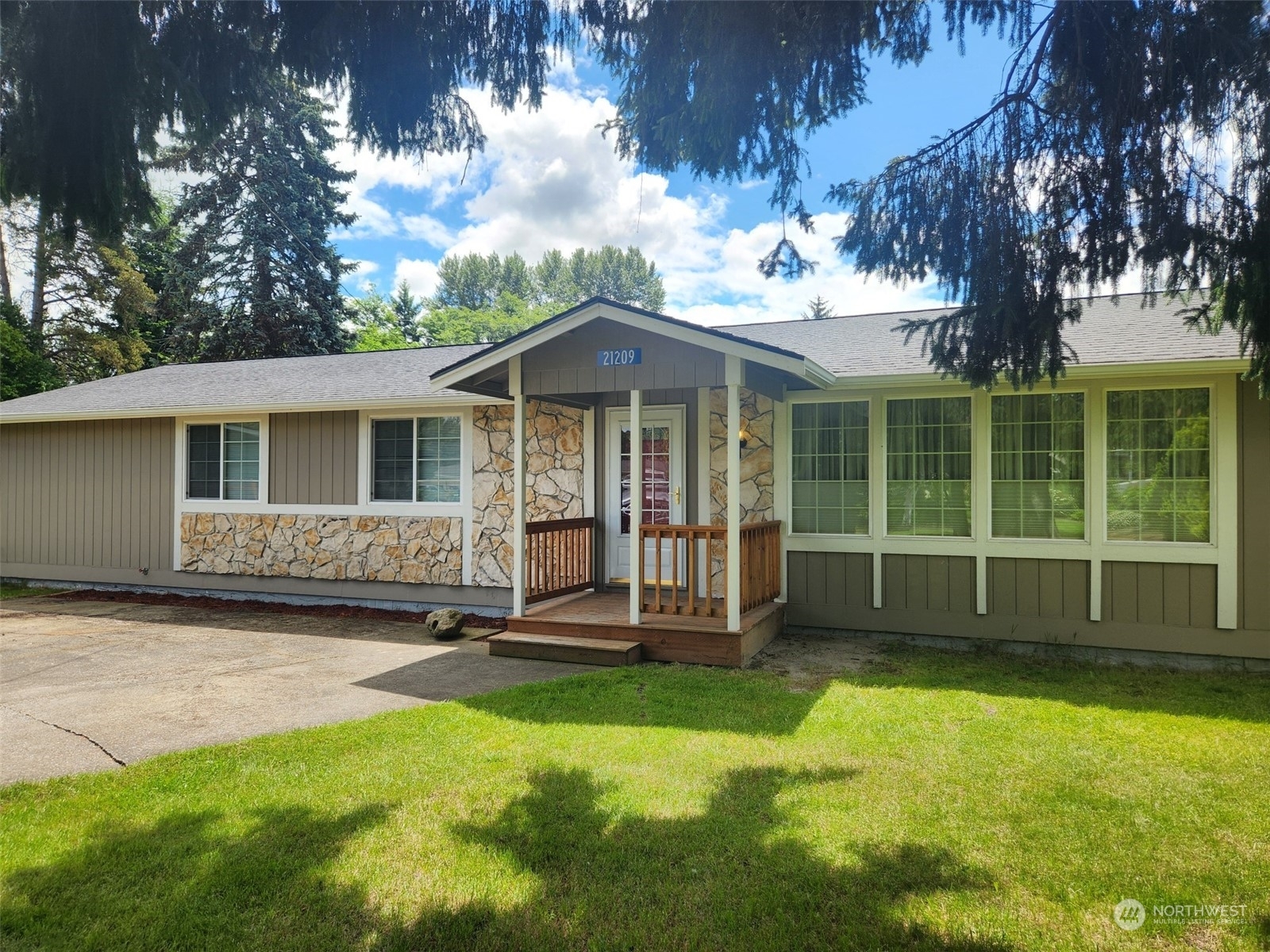 Property Photo:  21209 Plaza Drive  WA 98284 