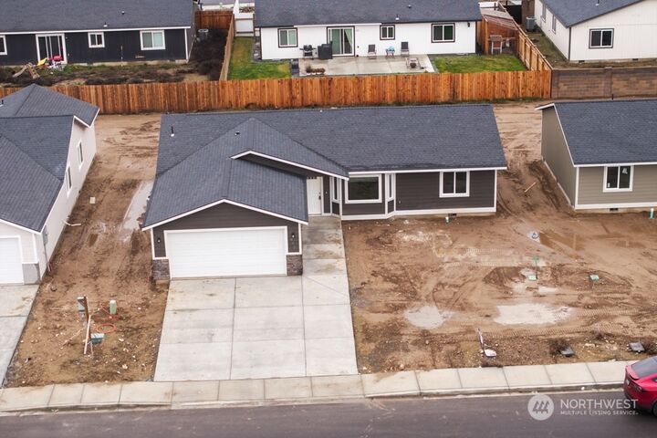 Property Photo: 712 E Cascade Street WA 99344