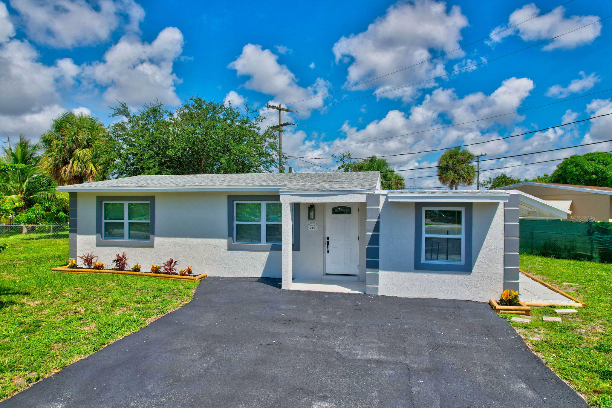 Property Photo:  930 SW 11 Avenue  FL 33444 