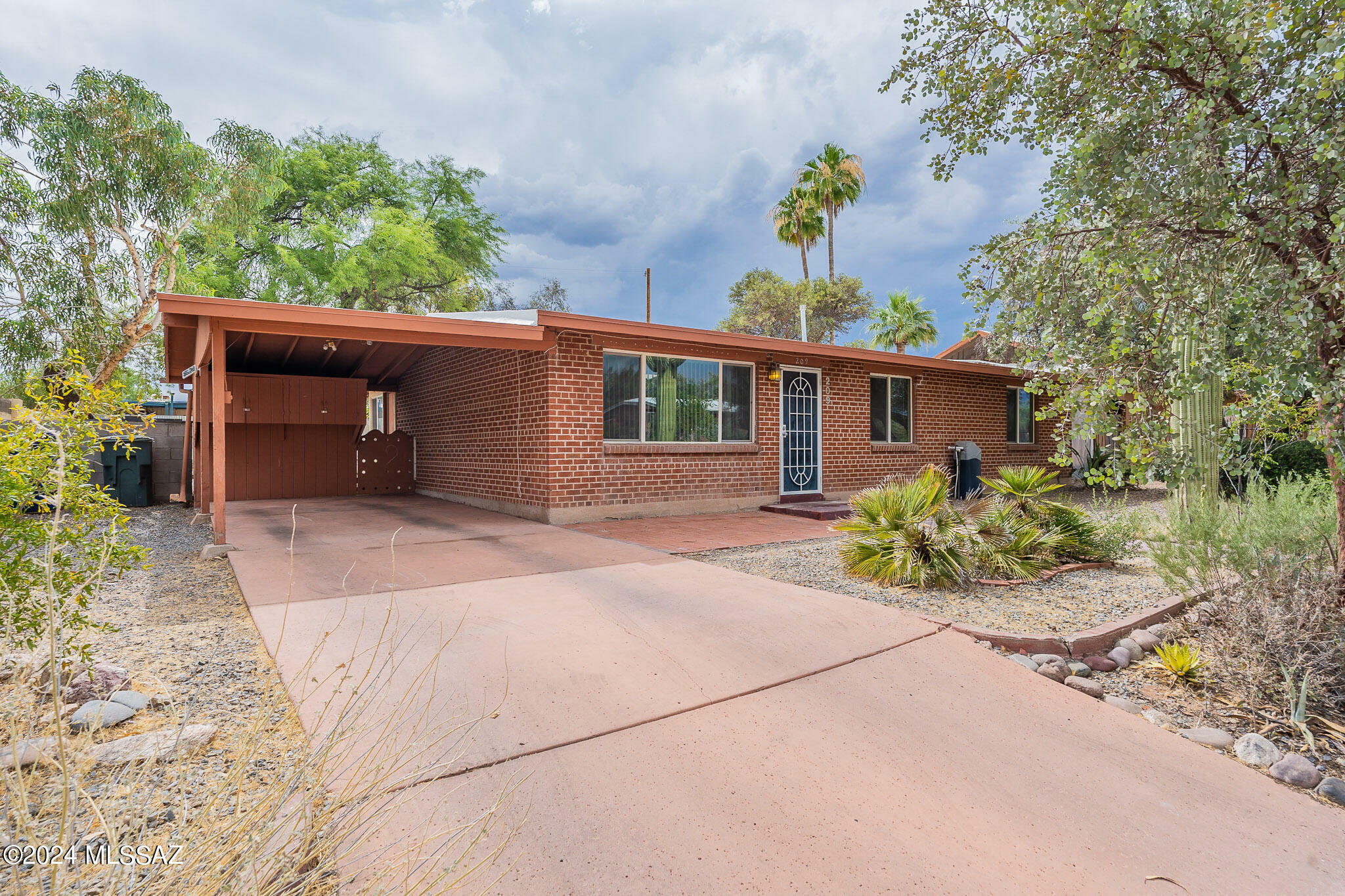 Property Photo:  209 N Rojen Court  AZ 85711 