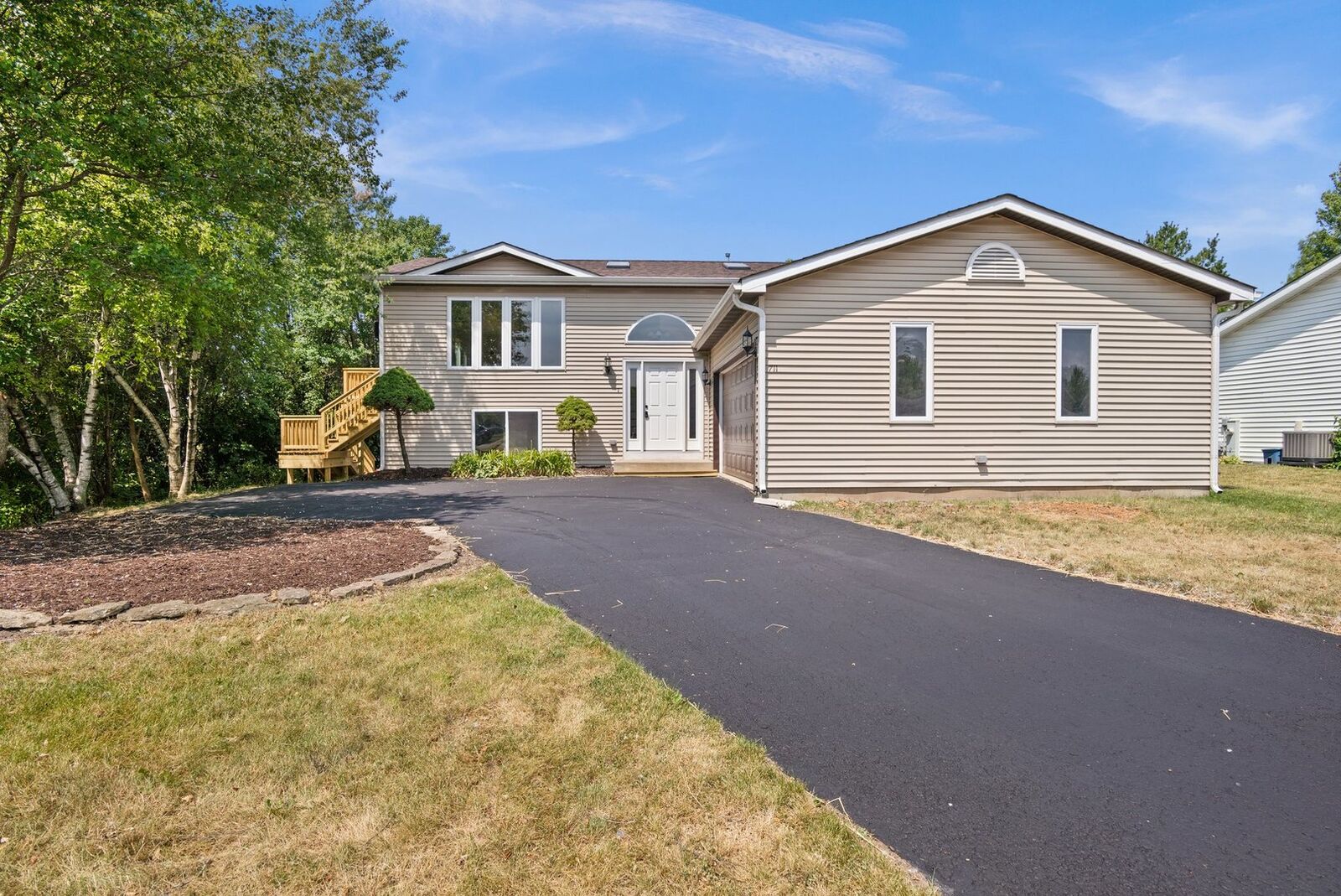 Property Photo:  711 Hedge Drive  IL 60115 
