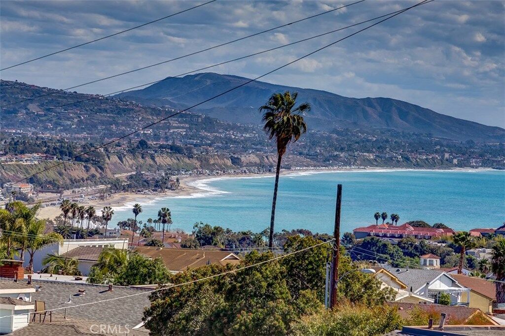 Property Photo:  24352 Vista Point Lane  CA 92629 