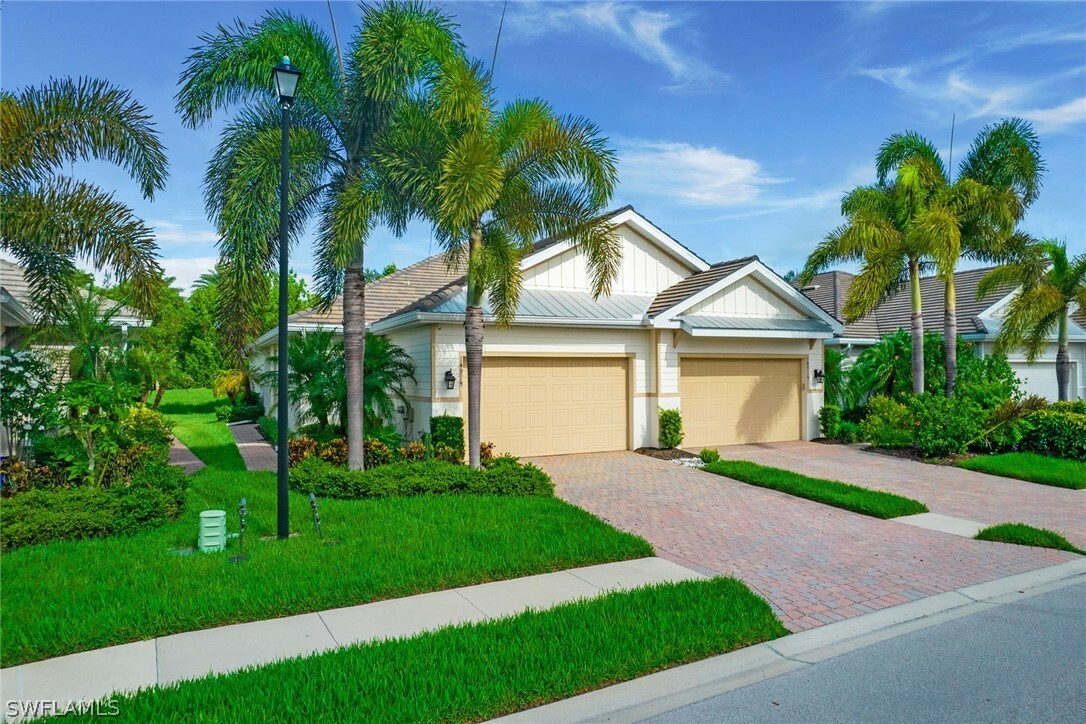 Property Photo:  14915 Edgewater Circle  FL 34114 