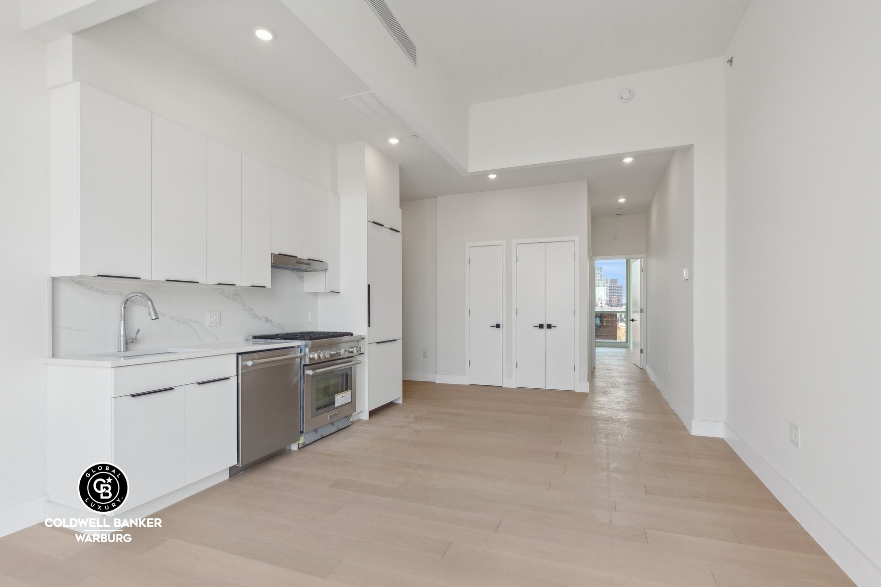 Property Photo:  139 Bowery 8B  NY 10002 