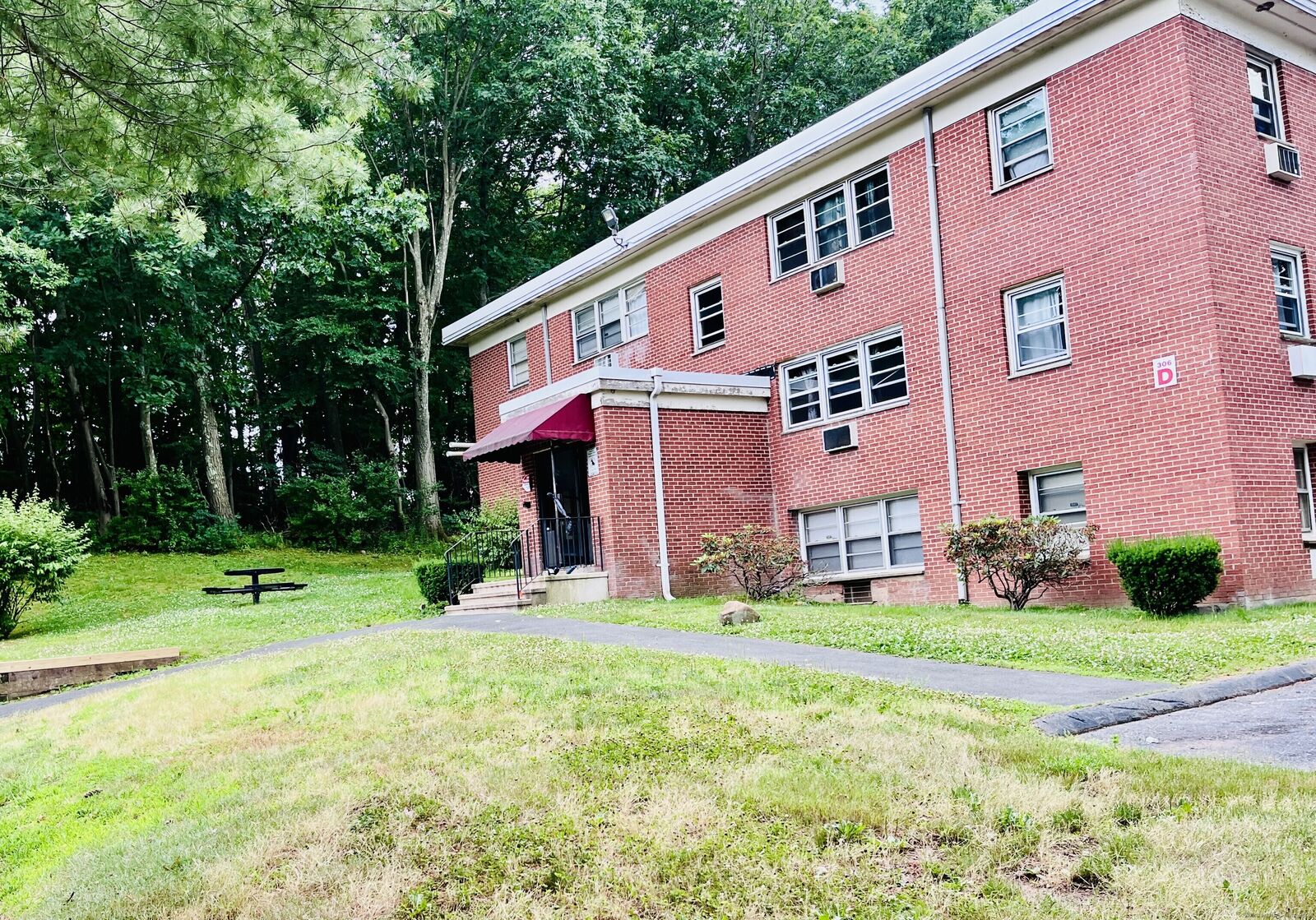 Property Photo: 306 Pine Rock Avenue Apt D18 CT 06514